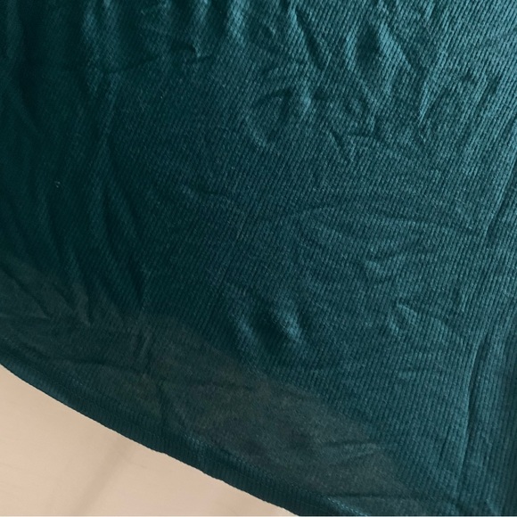 PS Basics by Pacsun 
Forest Green Ribbed Cropped T-Shirt NWT - Picture 4 of 10